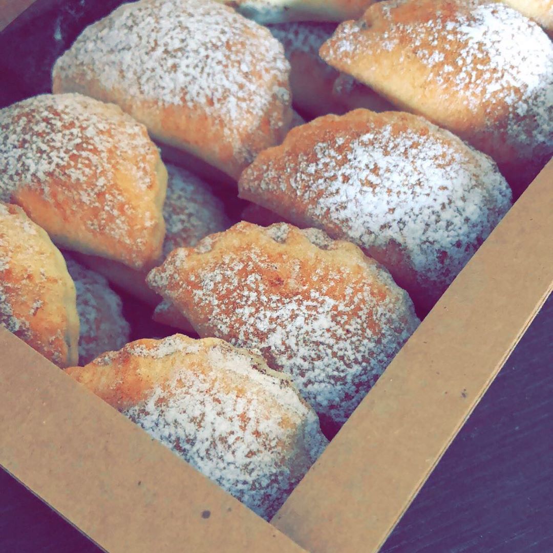 فطيرة تفاح الاكثر طلب بوكس 20 حبه 25 ريال