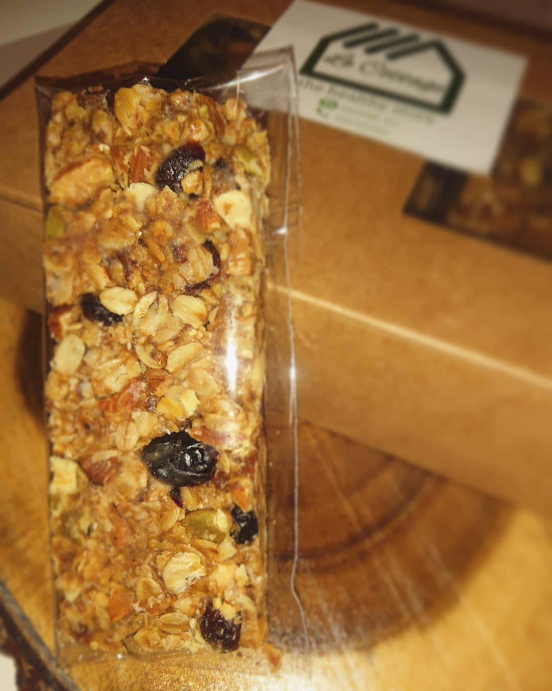 Granola with cranberry جرانولا التوت البري غنية بالفيتامينات ومضادات الأكسدة