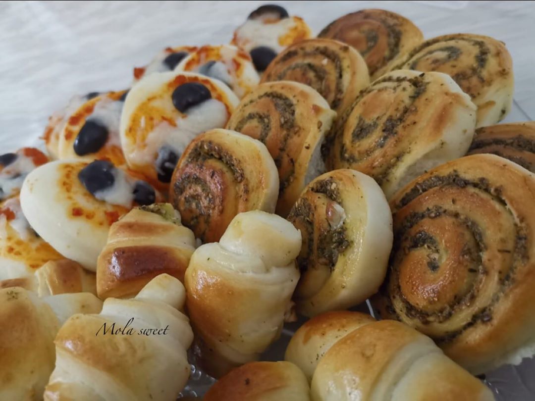 معجنات مشكله ( رولات الزعتر وكراسون جبن وزعتر وبيتزا ) . معجنات هشه قطنيه تذوب بالفم بشهاد