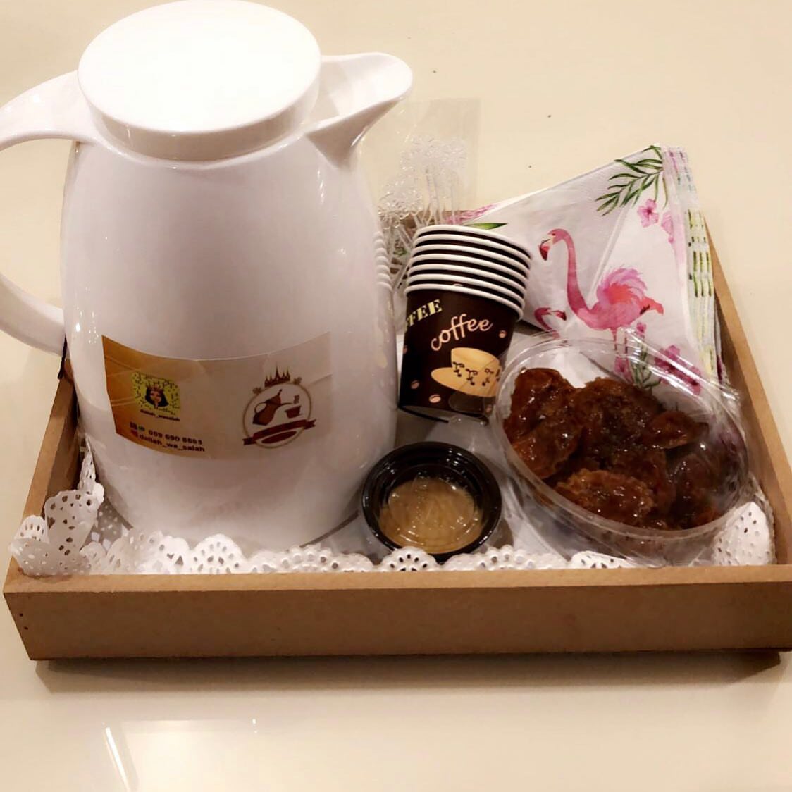 ✨سلة ✨قهوة دلة وسلة ✨محتوياتها لتر قهوة ملكية⚜️وتمرخلاص⚜️وطحينة⚜️وأكواب ⚜️ومناديل☕️