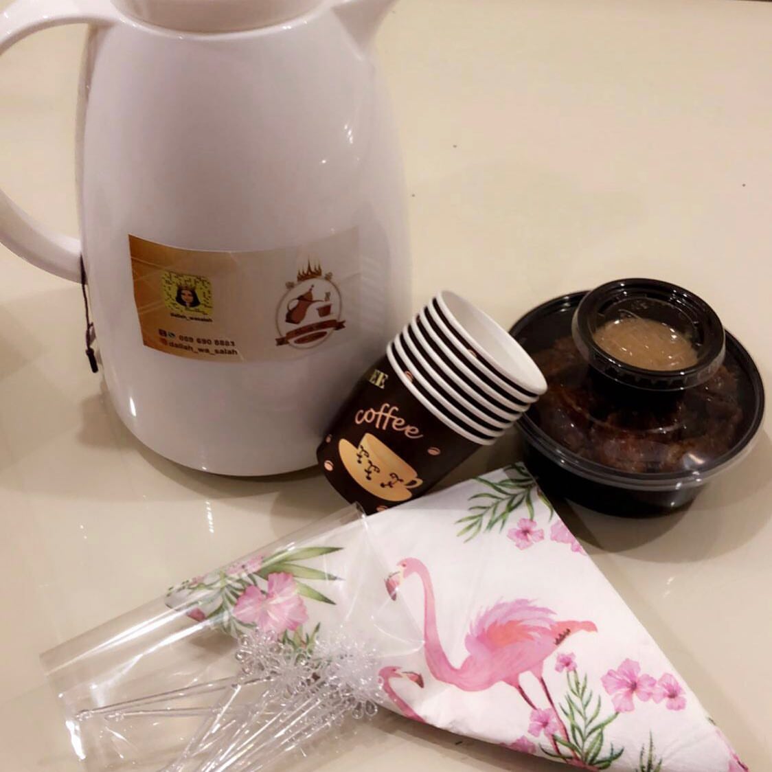 ✨سلة ✨قهوة دلة وسلة ✨محتوياتها لتر قهوة ملكية⚜️وتمرخلاص⚜️وطحينة⚜️وأكواب ⚜️ومناديل☕️