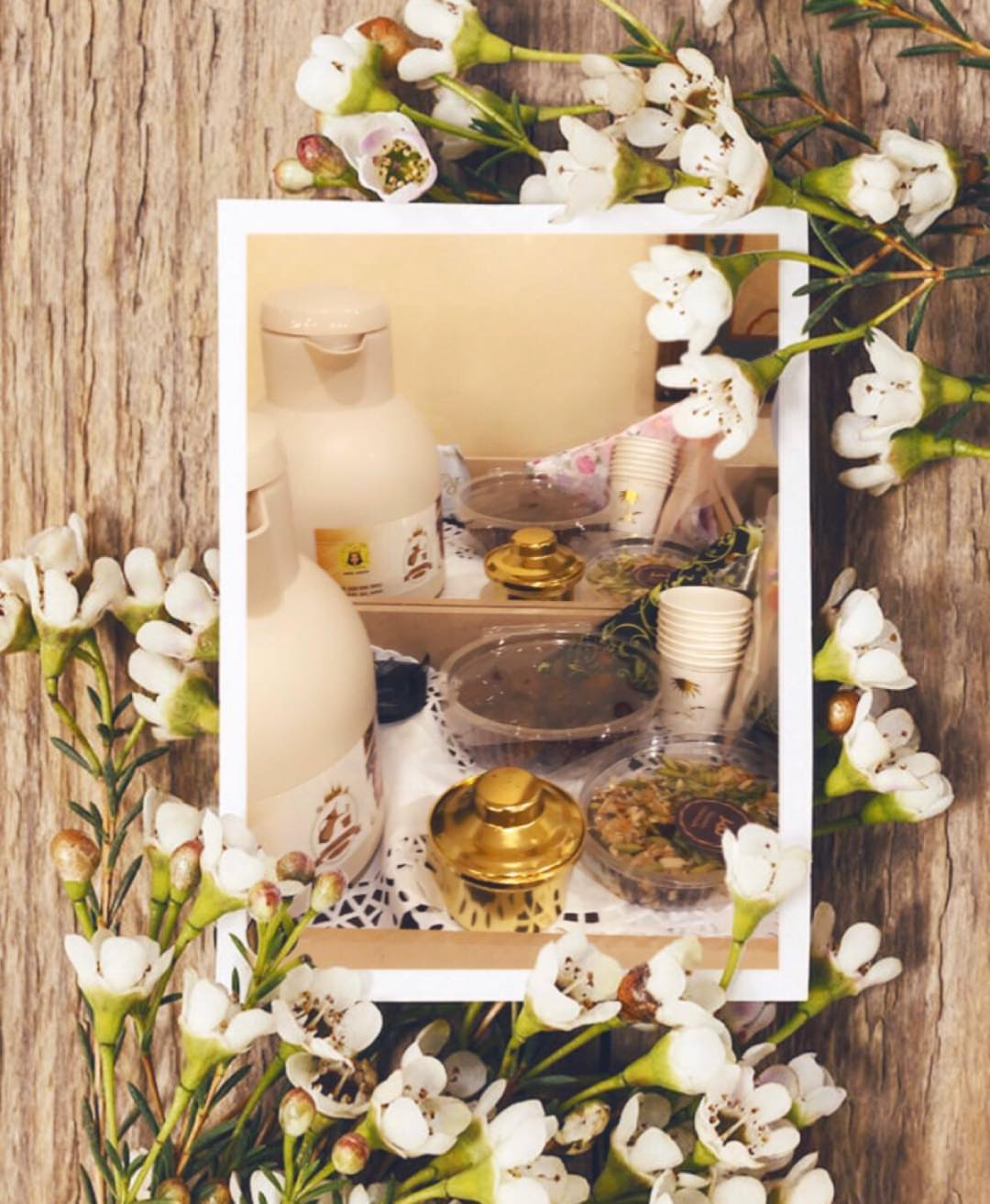 ✨سلة ✨قهوة دلة وسلة ✨محتوياتها لتر قهوة ملكية⚜️وتمرخلاص⚜️وطحينة⚜️وأكواب ⚜️ومناديل☕️