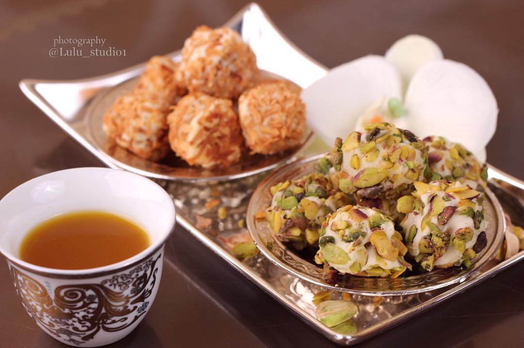 . . . معمول طري ولذيذ بالفستق واللوز و جوز الهند المحمص للطلب واتس :