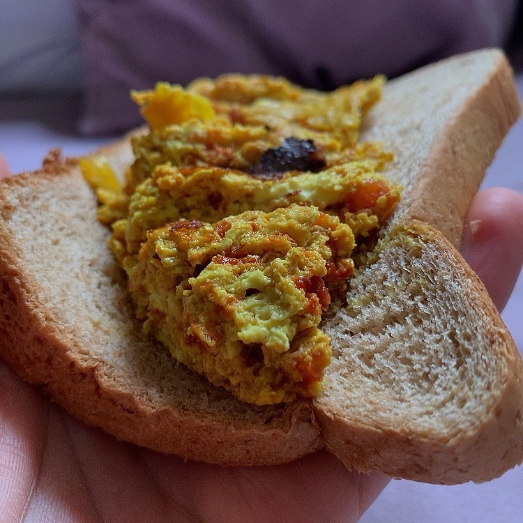 جربتوا الشكشوكة بالفخار ؟ اللي ماجربها ترا ما أكل شكشوكة للحين . . . #egg #eggs #breakfast