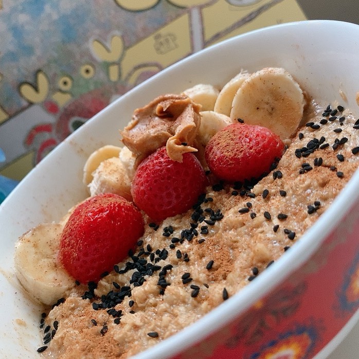 إذا حصلتوا شيء ألذ من الشوفان في الفطور علموني #oats #healthyfood #healthyeating #healthyl