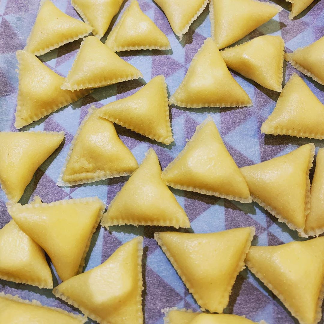 #حلو رمضان مثلثات السميد الميني للطلب ، اقلي وصبي شيره او عسل واستمتعي