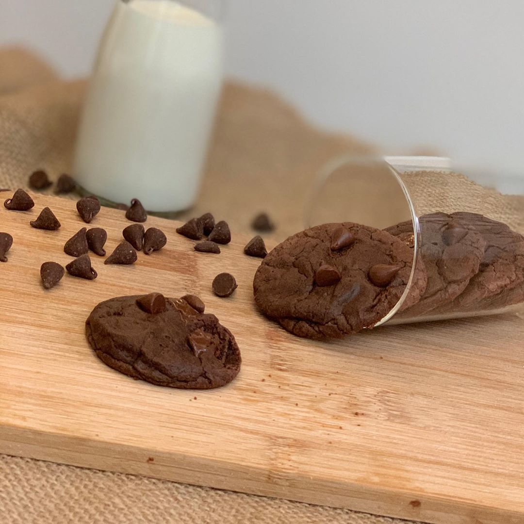 القهوة أجمل مع دارك كوكيز ☕️