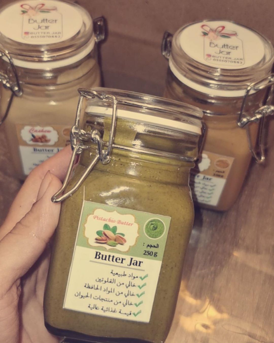 فوائد زبدة الفستق : . . . يحتوي في تركيبته الطبيعيّة على نسبة عالية جداً من الألياف السليو