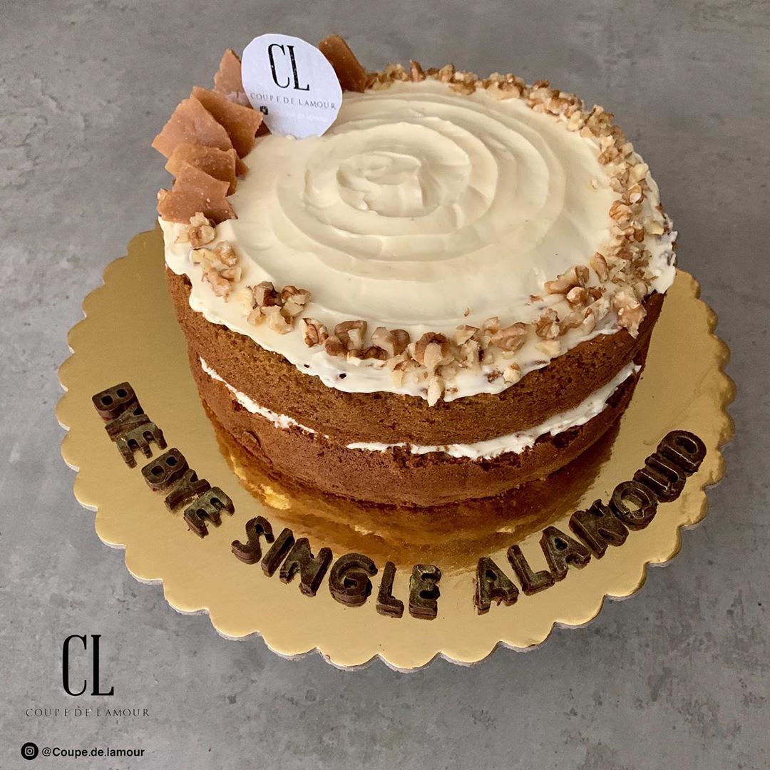 ⠀ كيكة الجزر اللذيذة و المميزة مع الكتابه .. تليق في مناسباتكم السعيدة ✨ #coupe_de_lamour