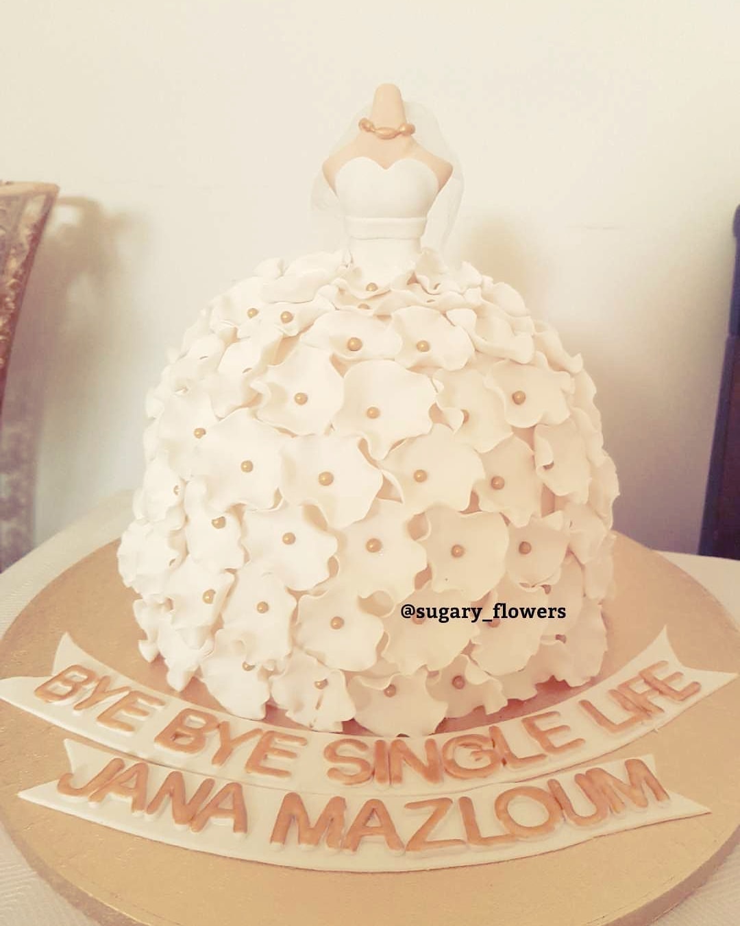 ماشاء الله تبارك الله تصميم كيكة على شكل فستان عروس #red_velvet #cake #wedding #wedding_ca
