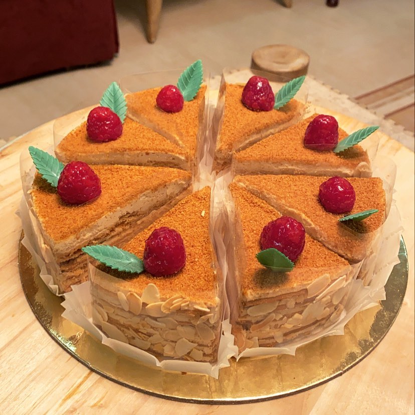 HONEY CAKE, super duper delicious 120 SR _ كيكة العسل، لذيذة جدا بطعمها الغني ١٢٠ ريال * ا