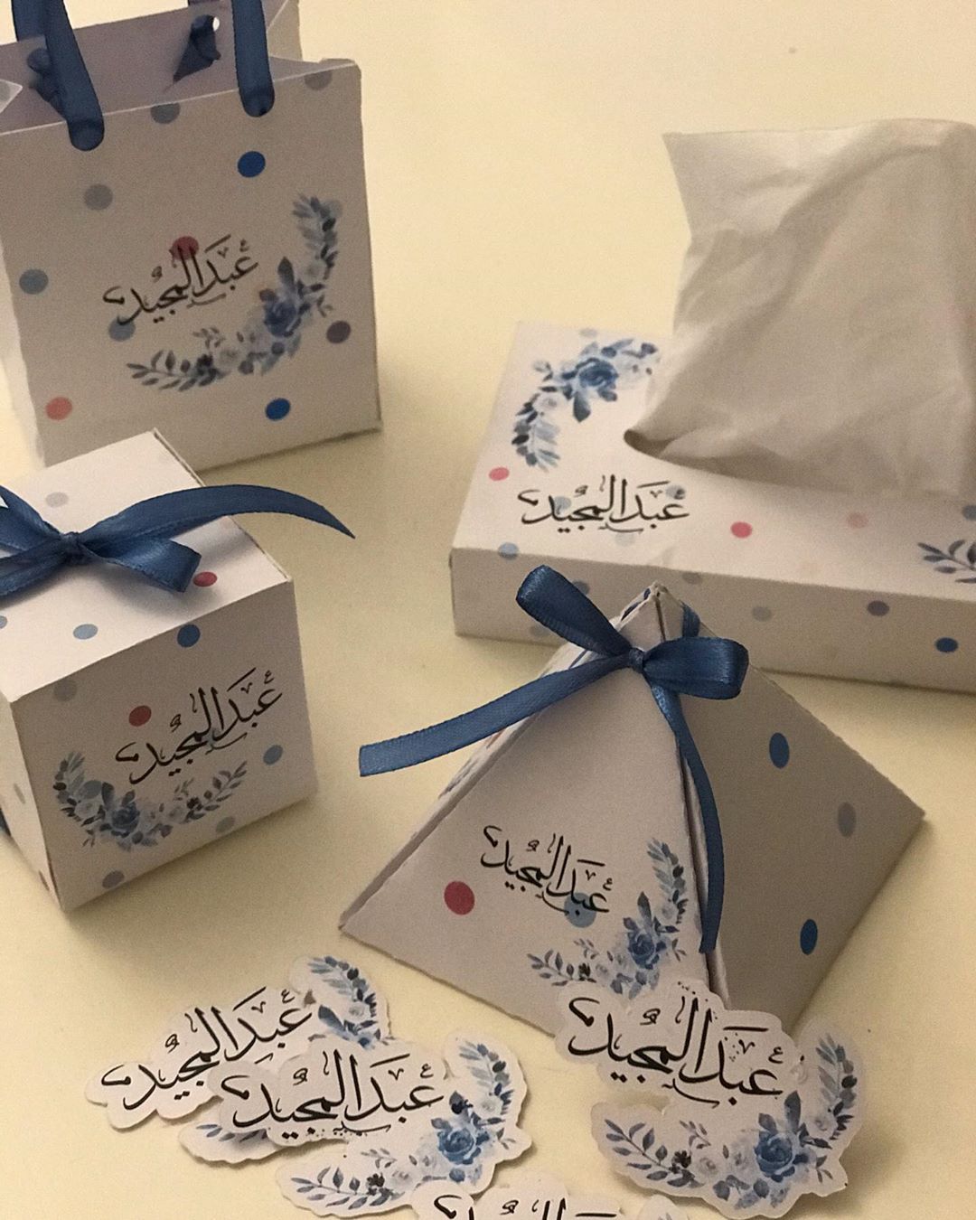 جديدنا بكج كامل لمناسباتكم ❤️ ١/ علب مناديل ٥ ريال ٢/ كيسه توزيعات ب٤ريال ٣/ علبه مربعه ب٤
