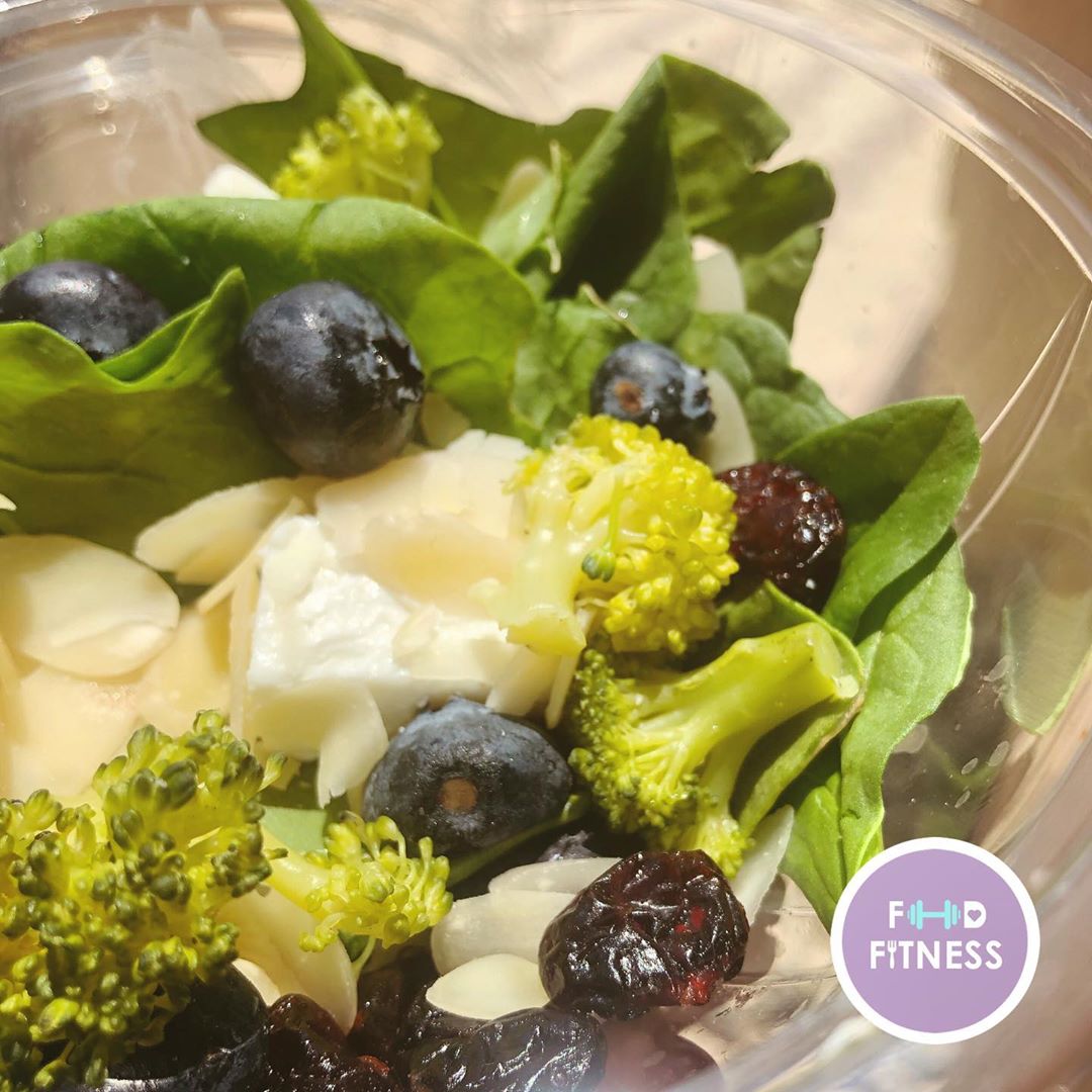 سبانخ، بروكلي، توت، مكسرات،، ايش تشوفون كمان؟! Spinach, broccoli, berries & nuts, what els