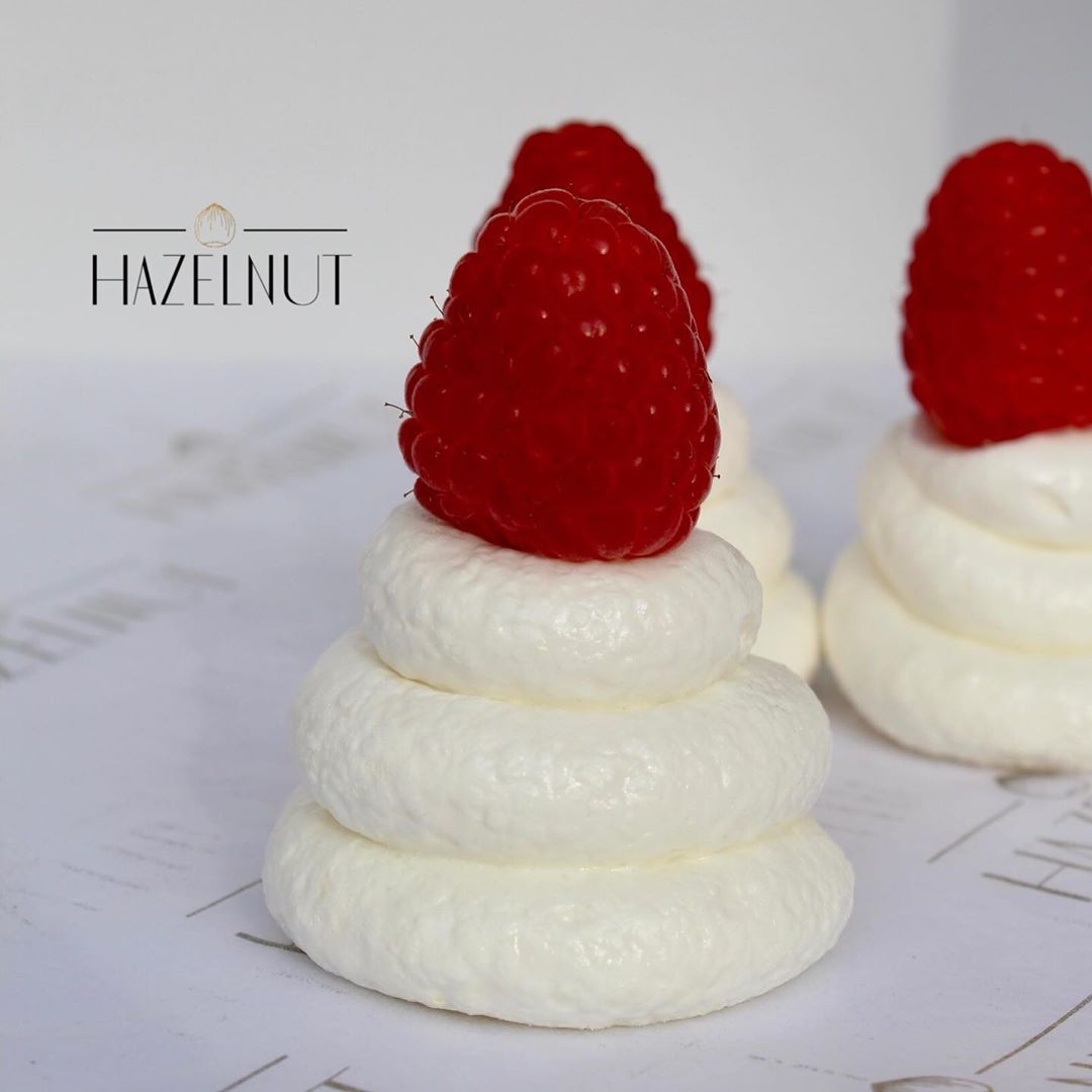 لايتوفر حالياً{9} Meringues with raspberry ______________ {٩} ميرانغ بالتوت
