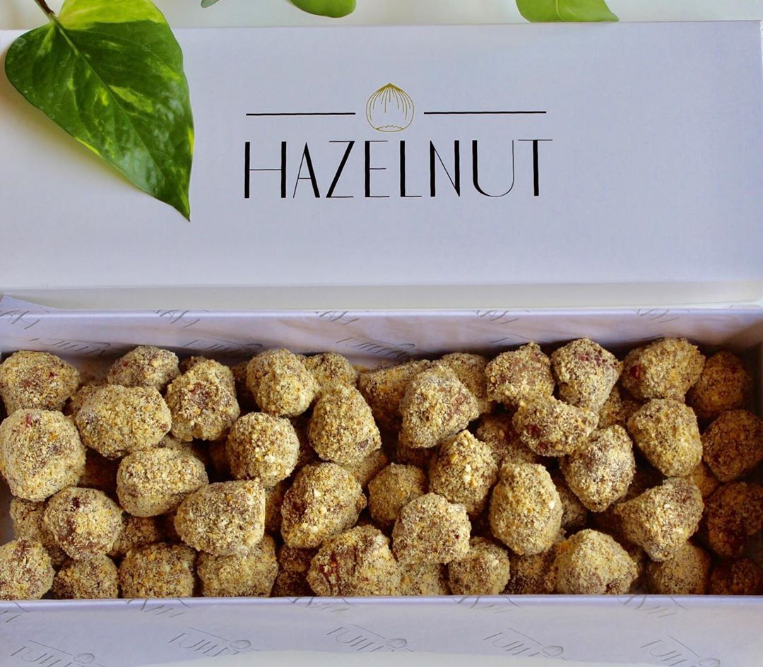 {6} Biscuberries raspberry or blackberry covered with chocolate and biscuits, enjoy the su
