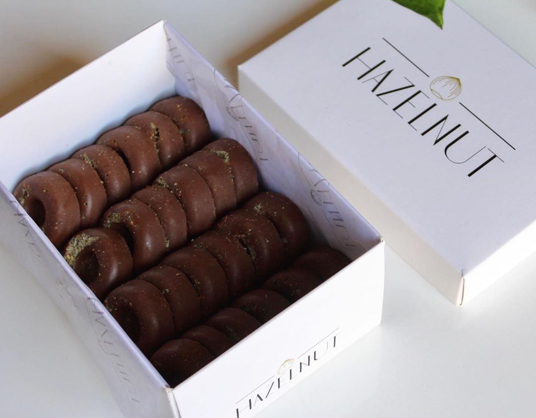 {5} Chocolate with zaatar Enjoy the sweet and salty taste! ___________________ {٥} شوكولاه
