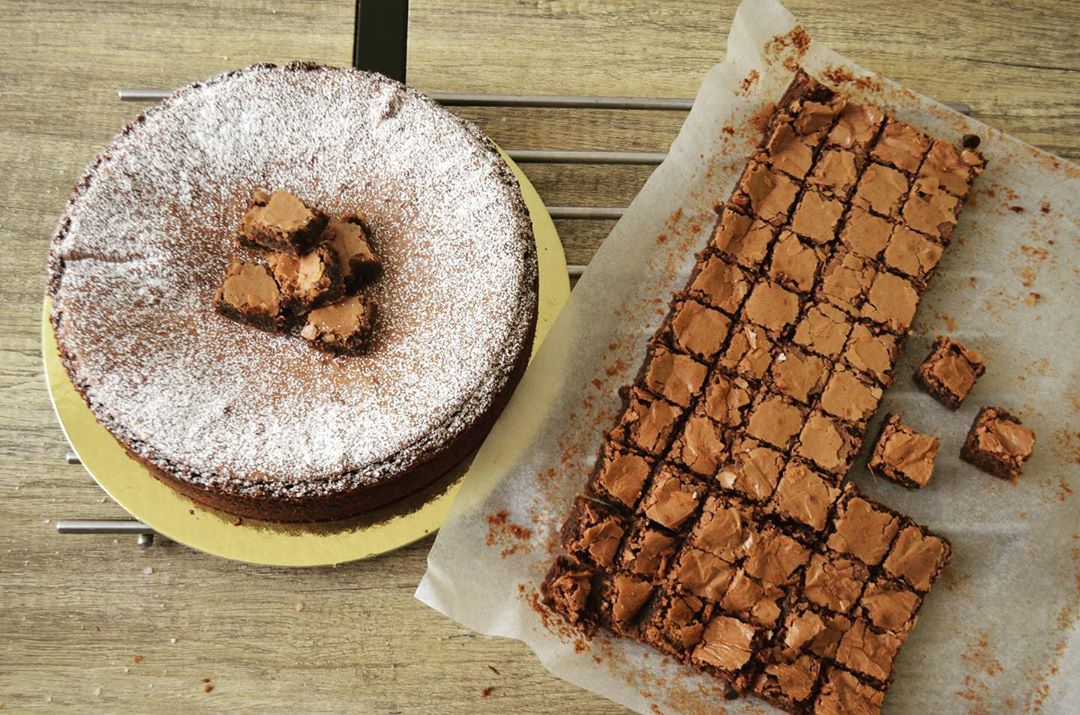 Irresistible Taste مذاق لايُقاوم #bakerylicious #bakery #baking #brownie #molten #pie #jed