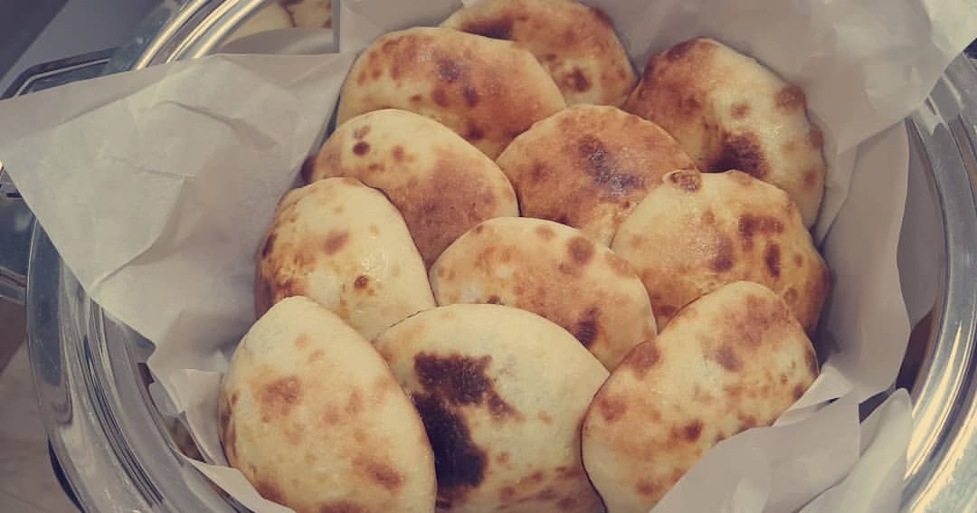فطاير الجبنة الطعم مع الشاهي