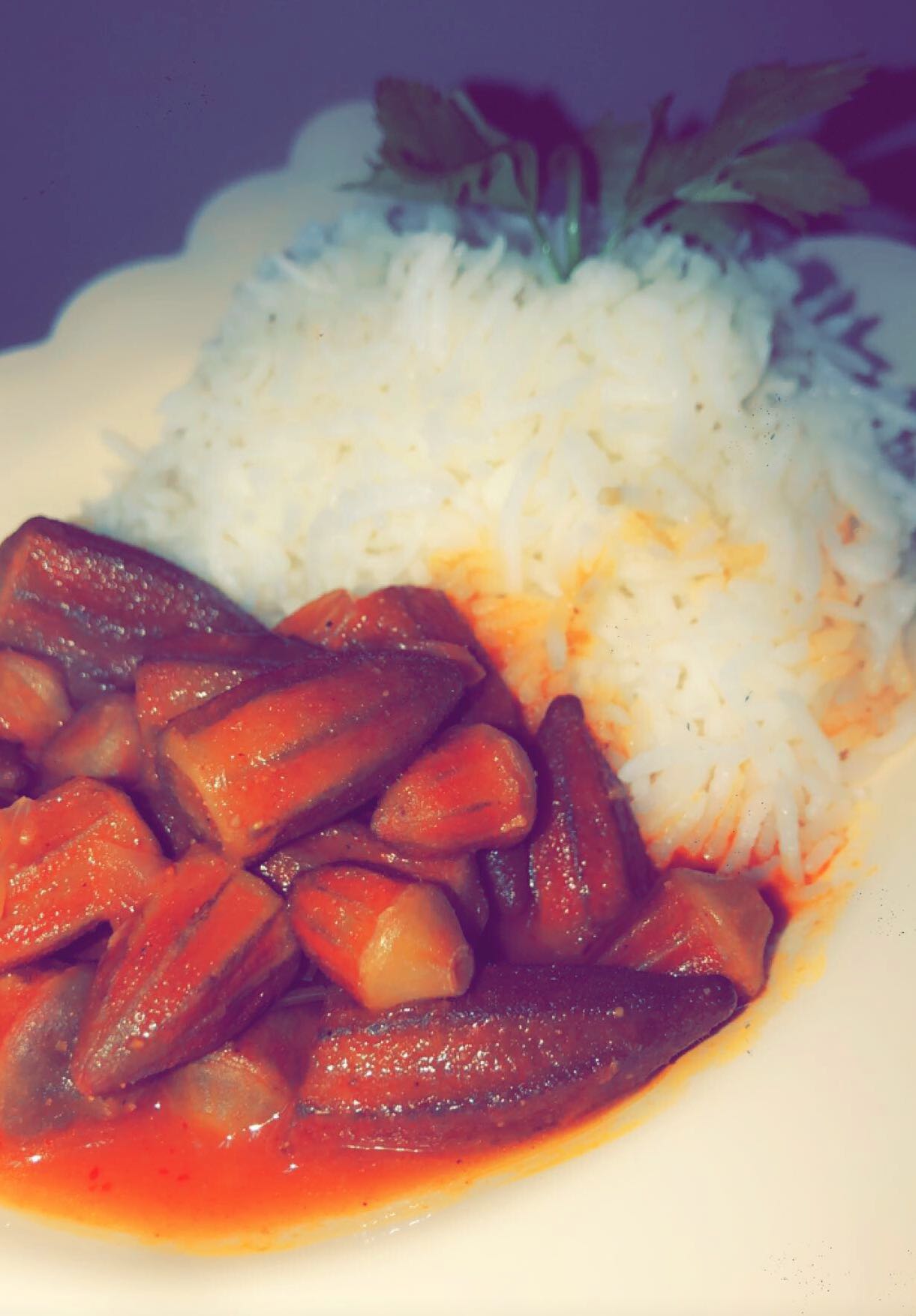 رز ابيض مع مرقه بامية بالدجاج