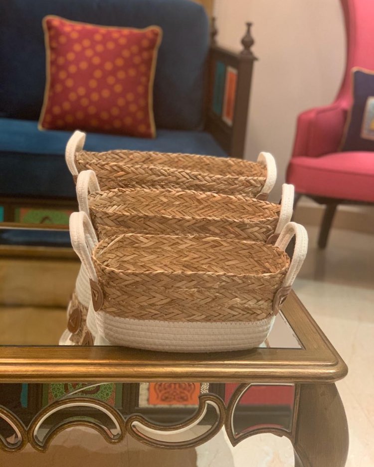 متوفر سلات للبهارات ثلاثة احجام وباللونين الاسود والابيض حياكم