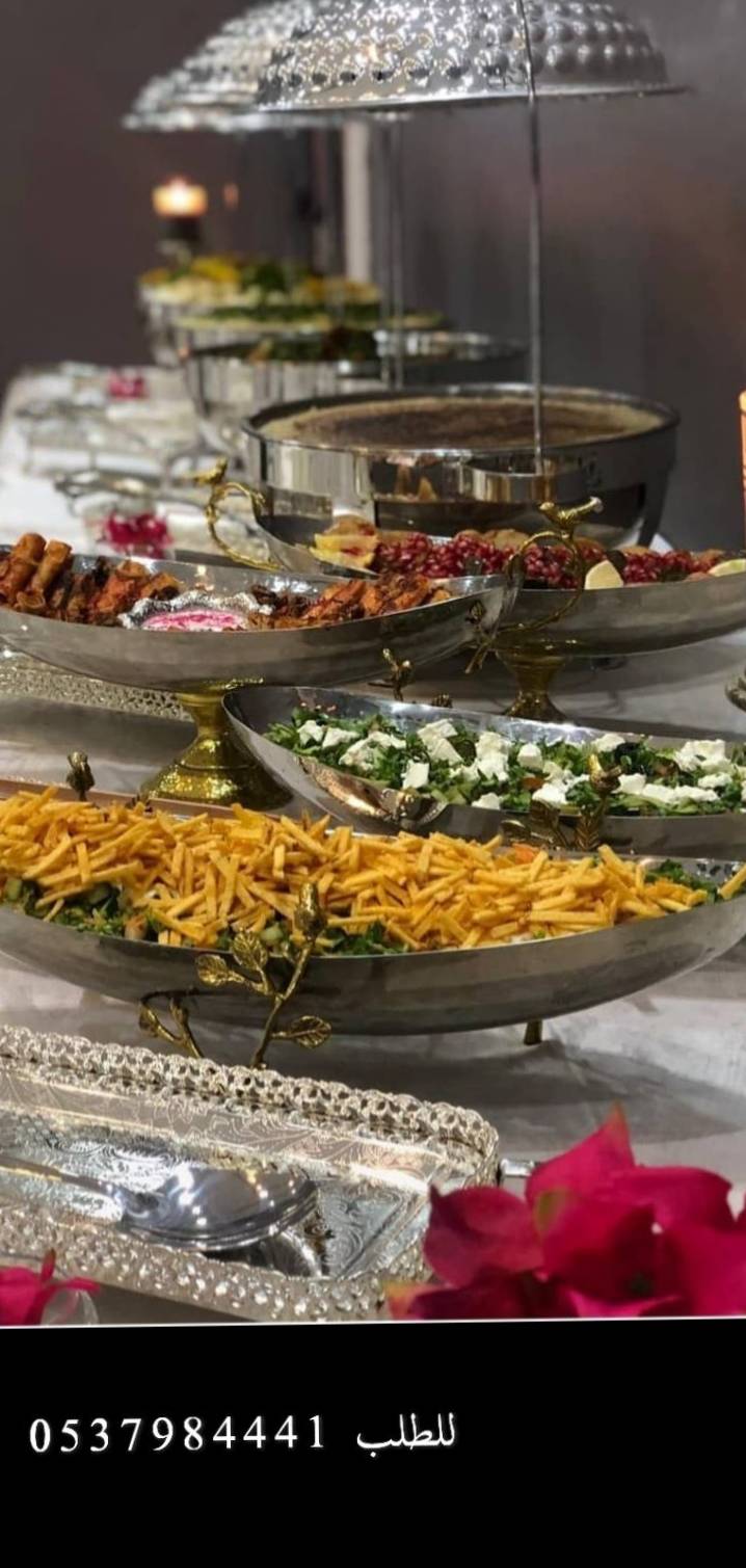 30 شخص ويوجد 20 شخص و عشرة أشخاص