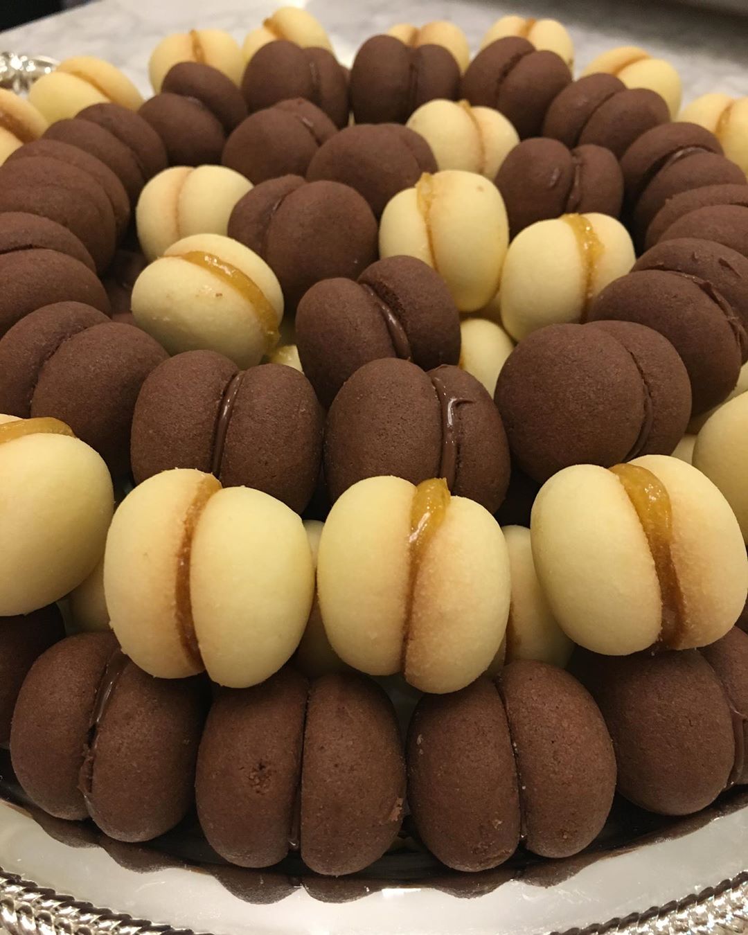 لانكشير تشوكليت و ڤانيلا عندنا بسسس