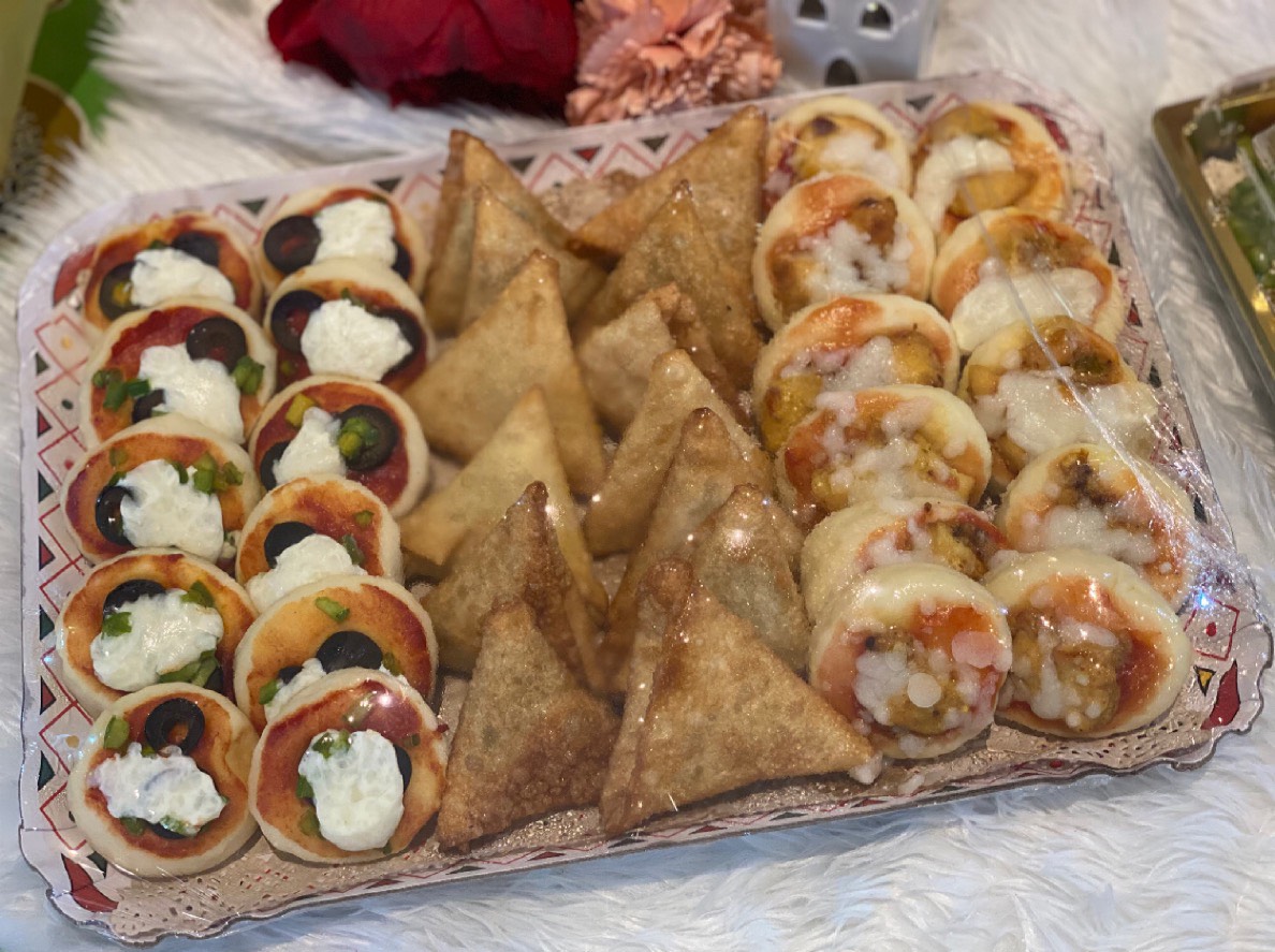 صحن فطاير ، سمبوسة.