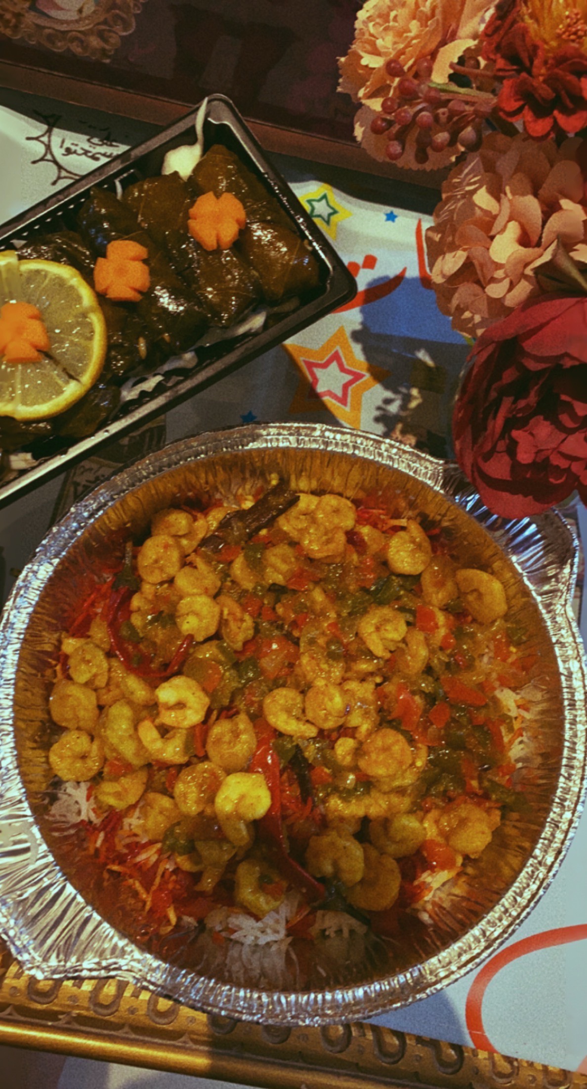 حمسة ربيان مع الرز ، ورق عنب