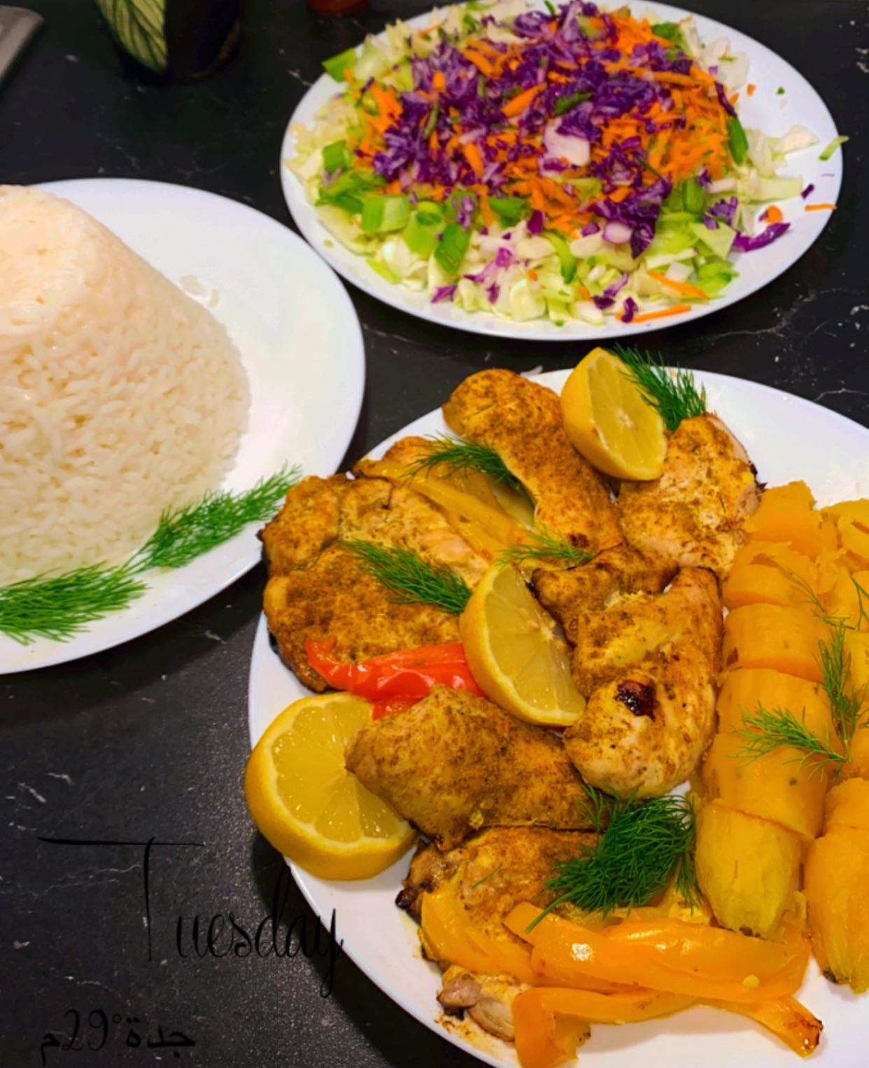 بطاطا حلوه مع صدور الدجاج والسلطه والارز تكفي ل 4 اشخاص