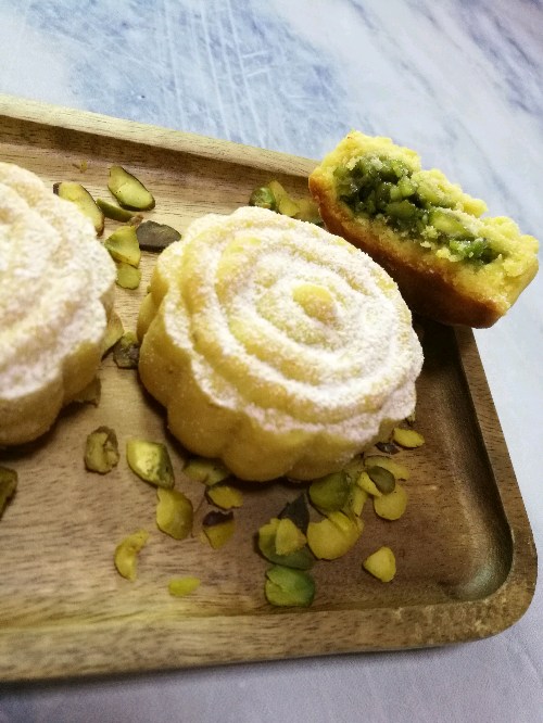 معمول بالفستق الحلبي