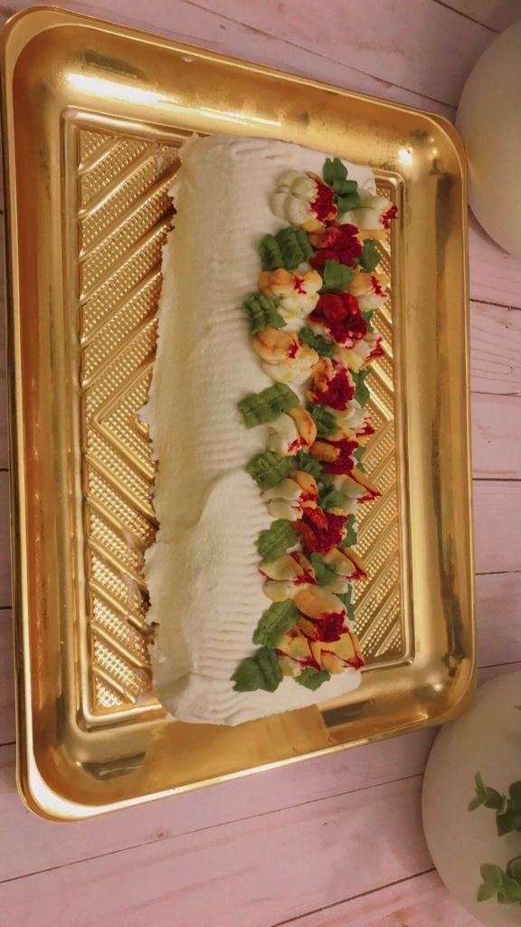 Blackberry and Raspberry Swiss Roll