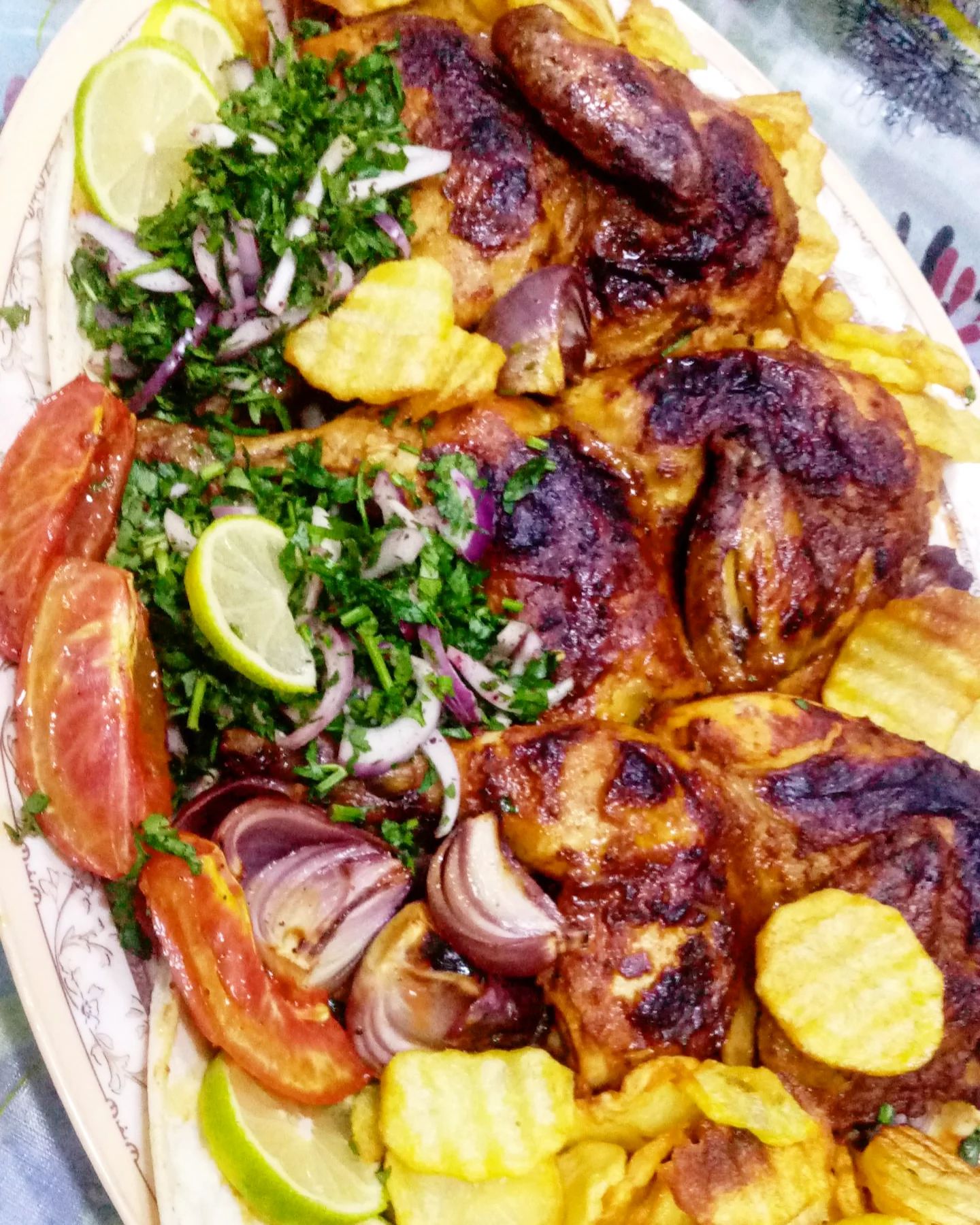 دجاج مشوي مع توابعه