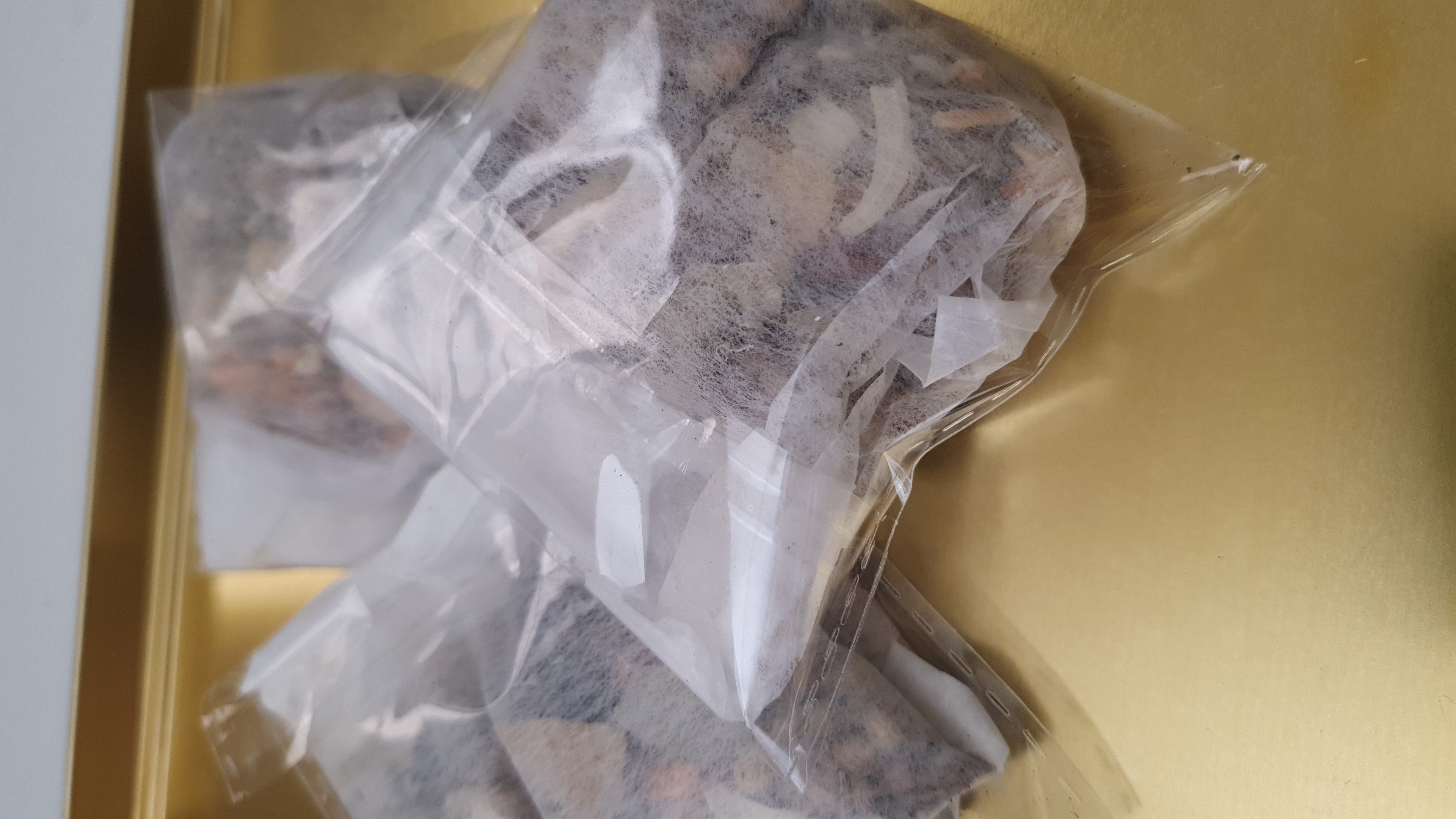أكياس بهارات صحيحة