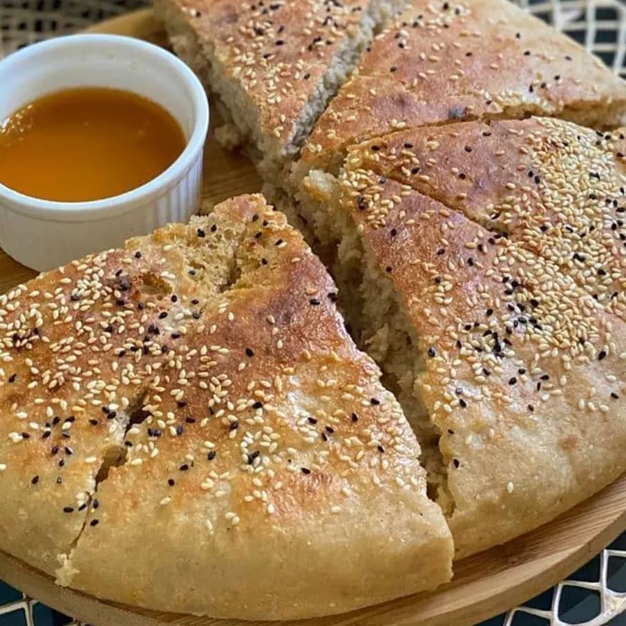 الخبزه الجنوبيه مع السمن والعسل