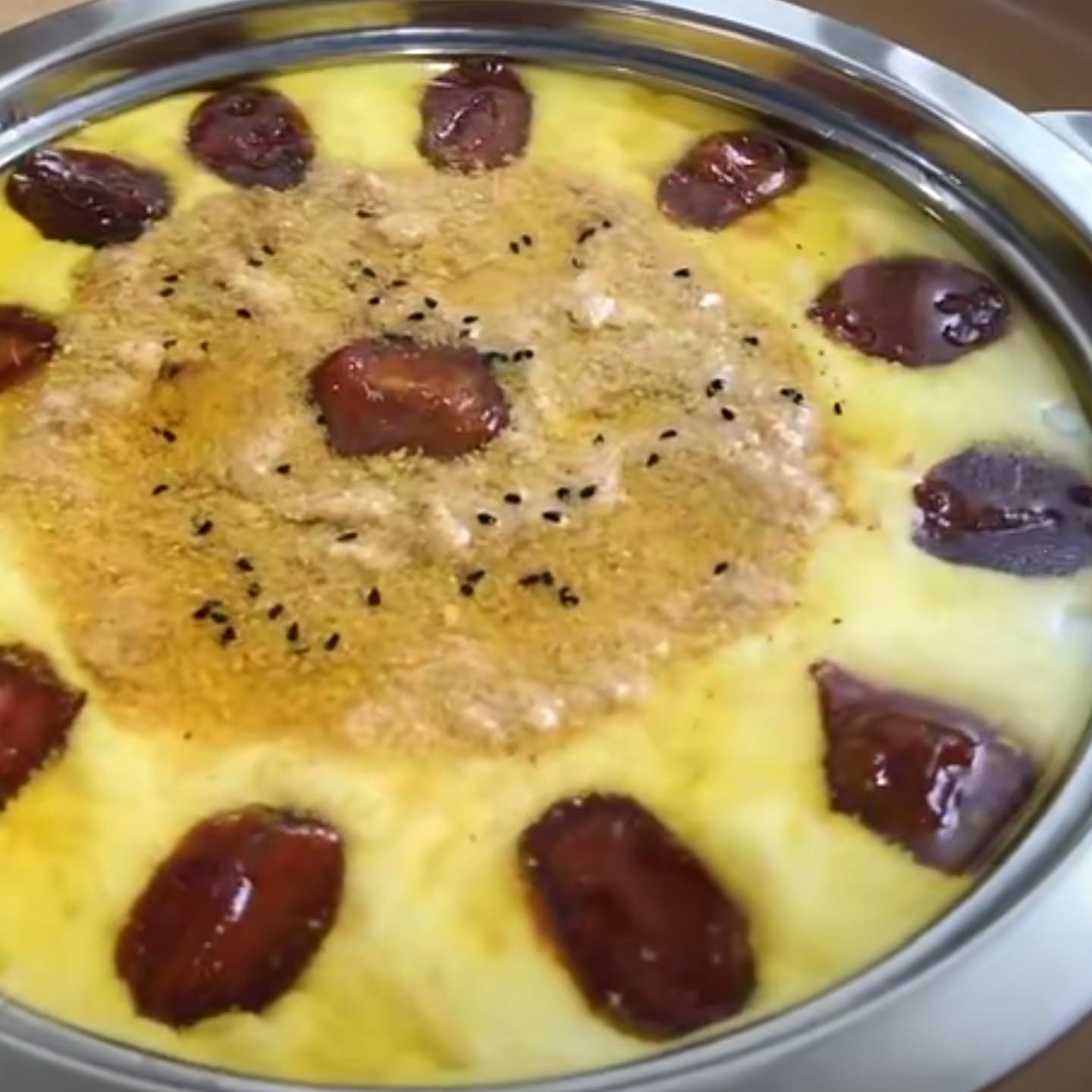 المشغوثه بالسمن والعسل بالتمر أو بدون