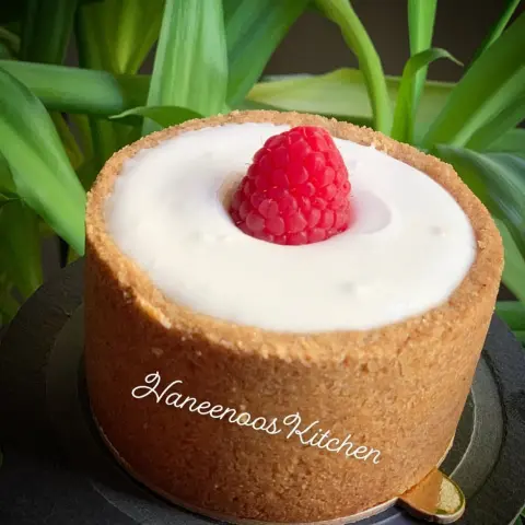 Happiness is a piece of cheesecake London cheesecake made by Haneenoo’s kitchen ‍#homemade #fresh #london #jeddah #durrah #cakes #cheesecake #jeddahevents #jeddah_food food #jeddah_cafe #gourmet #jeddahwaterfront #jeddah_now #grosvenorhouse #Marriott #raspberry #chiefs #jeddah_cafe #jeddafood #overdose #morning #afternoontea #jeddah2019 #love #uk #designcake #coffee #coffeeshops #jeddahevents #jeddah_cafe #weekend #saturday #‏Urthcaffe