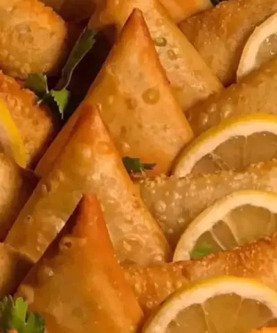 سمبوسه دجاج ولحم وجبنه