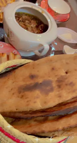 خبز مع مقلقل لحم