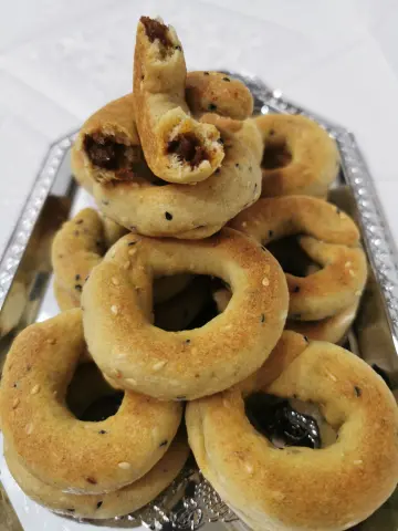 كعك اساور ولا ألذ مع كوب شاهي