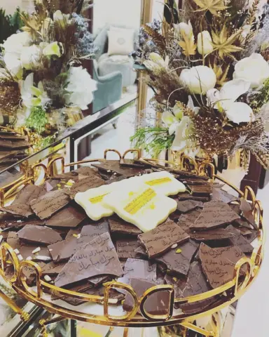 شايفين كيف الكميه راهيه الحمدلله نص كيلو مره كثير ياجميلات الكسر فيه بركه اللي اخذو كسر نبي رايكم بالكميه والطعم