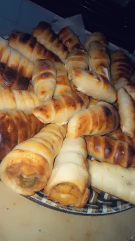 اقماع التونه وفطاير بالجبن