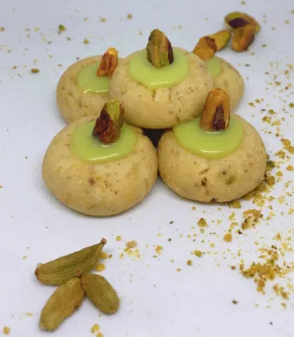 غريبة الفستق