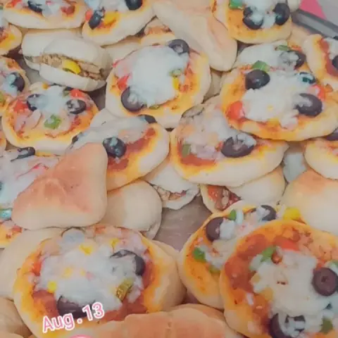 بيتزا 🍕ميني بالخضار غرقانة جبنة
