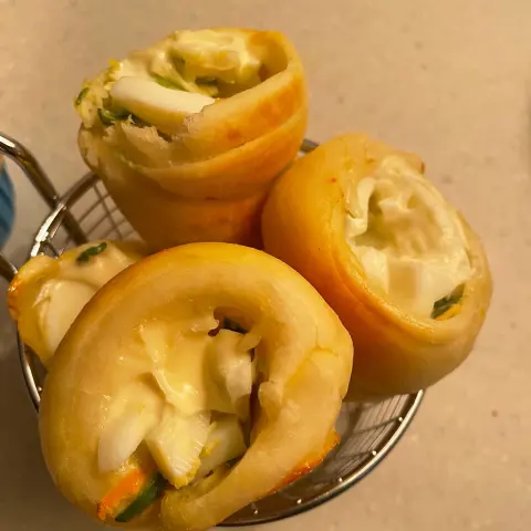 معجنات محشيه بالبيض والخيار والجزر لذيذه جداً الحشوه على حسب الطلب 🤤❤️