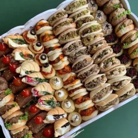 جميعها طازجه وعلى حسب الطلب