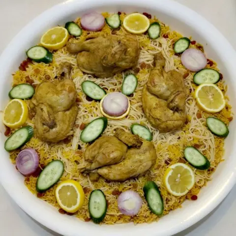 حبتين كوزي دجاج مع الرز والمكرونة