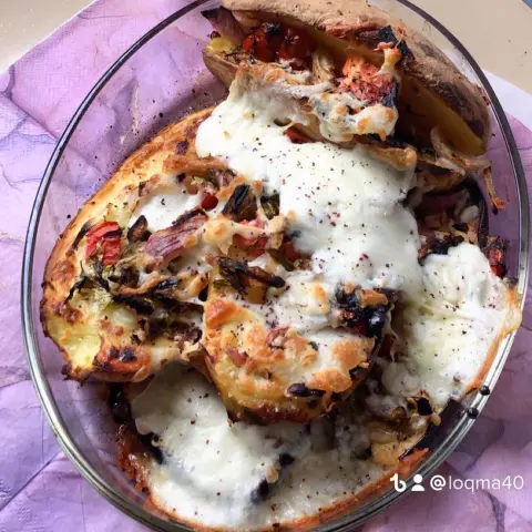 قوارب البطاطس مع الدجاج