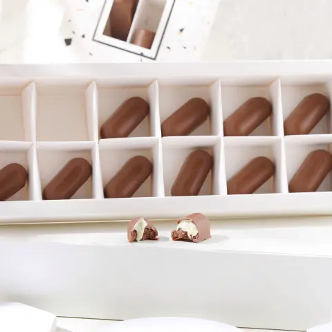 بوكس فيه 12 وطبعا تطلبون الكميه اللي تحبون