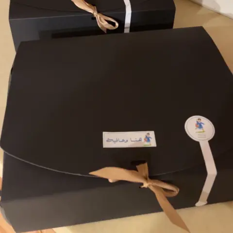حشوات غنية حجم أكبر فطاير طرية بوكس يحوي ١٥ قطعة ( ٥ حبات تونة مكشنة - ٥ حبات أجبان منوعة وزعتر - ٥ حبات لبنة تركية )