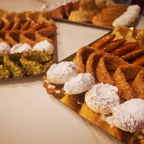غريبة باللوز رائعة
